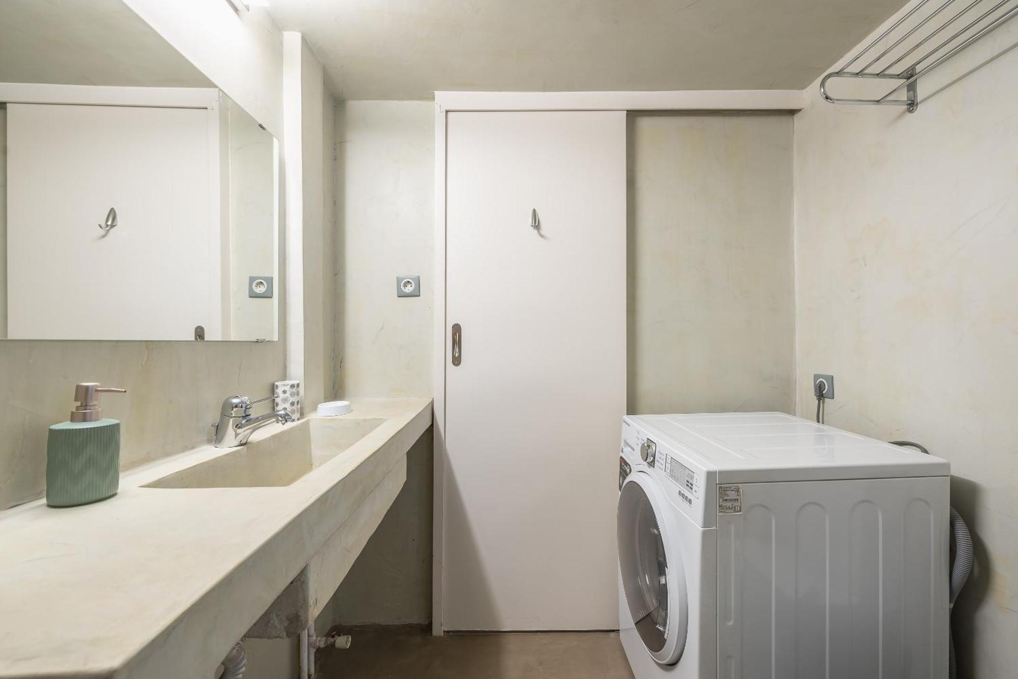 Appartement Stylish 2 Bd Urban Retreat Near Panormou Metro à Athènes Extérieur photo