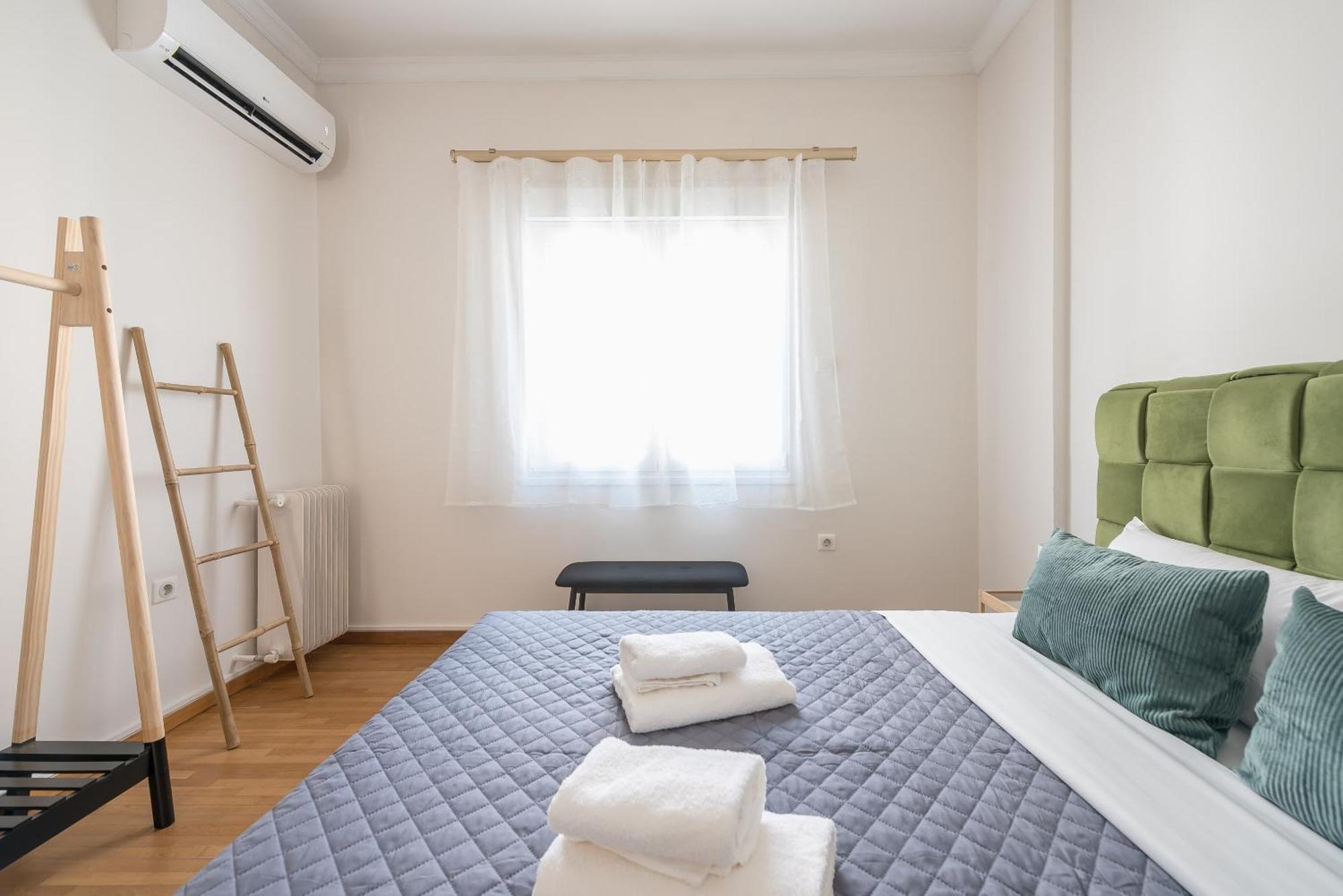 Appartement Stylish 2 Bd Urban Retreat Near Panormou Metro à Athènes Extérieur photo