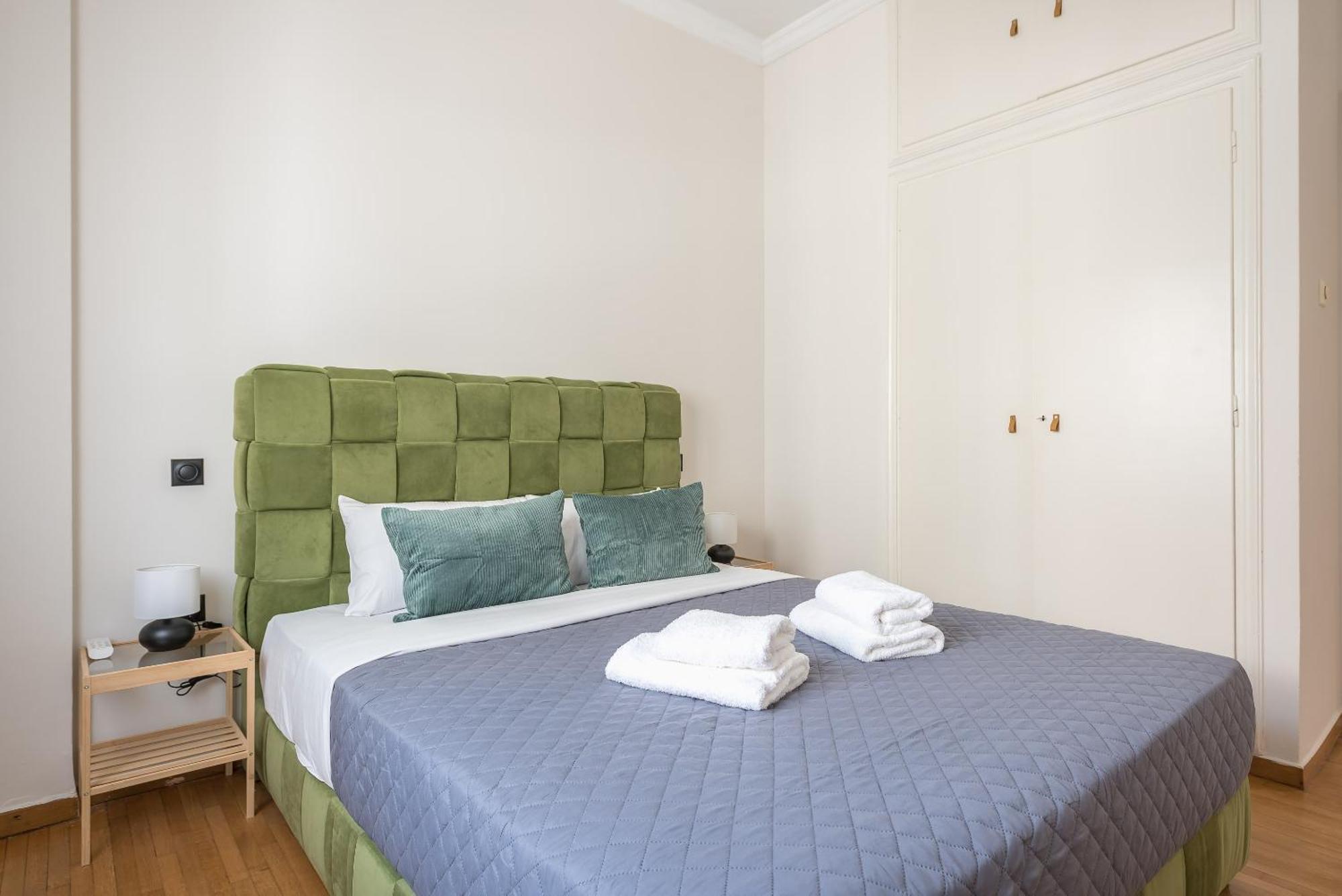 Appartement Stylish 2 Bd Urban Retreat Near Panormou Metro à Athènes Extérieur photo