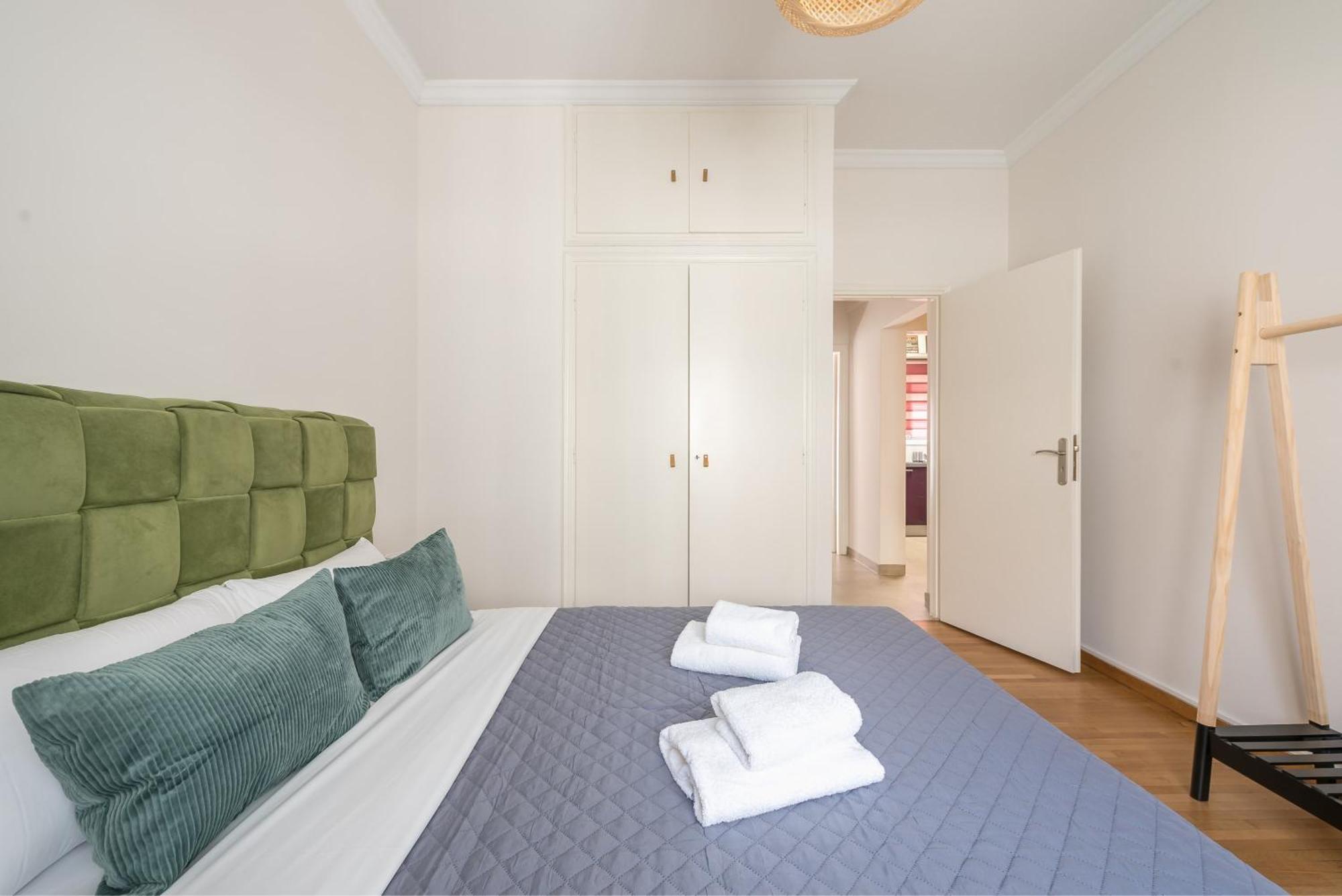 Appartement Stylish 2 Bd Urban Retreat Near Panormou Metro à Athènes Extérieur photo