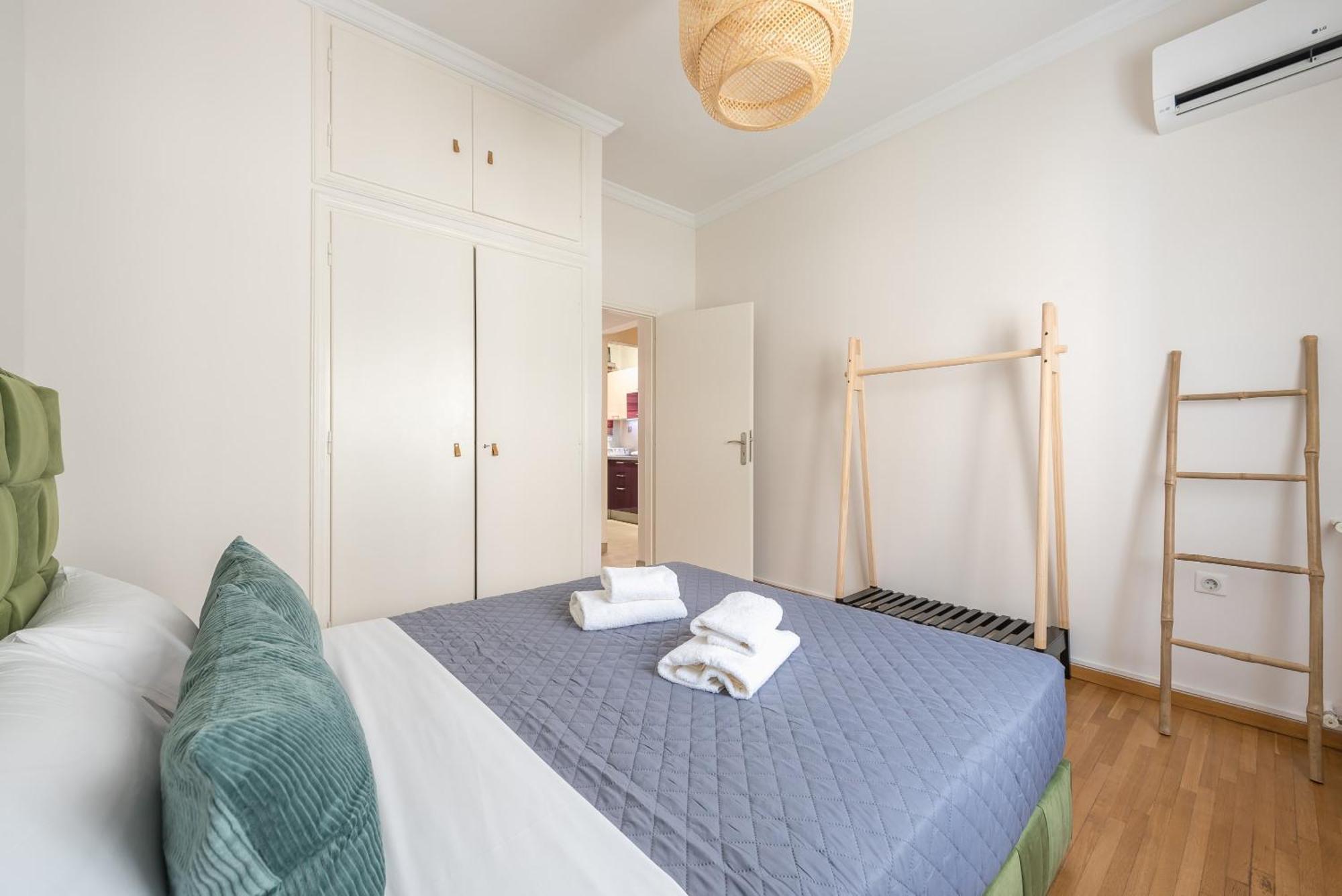 Appartement Stylish 2 Bd Urban Retreat Near Panormou Metro à Athènes Extérieur photo