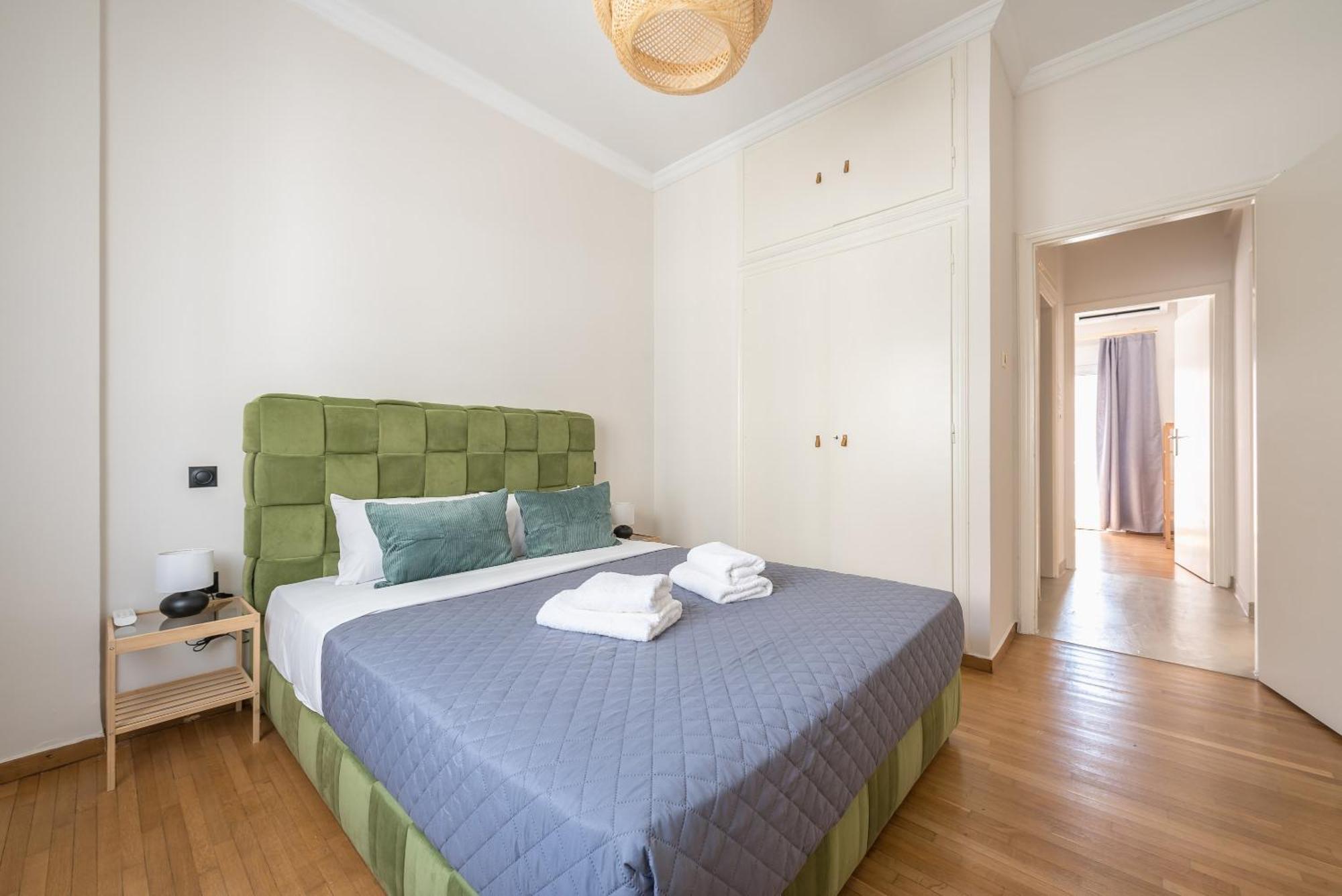 Appartement Stylish 2 Bd Urban Retreat Near Panormou Metro à Athènes Extérieur photo
