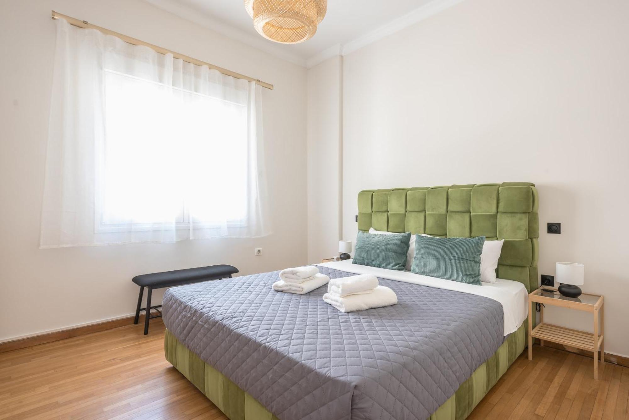 Appartement Stylish 2 Bd Urban Retreat Near Panormou Metro à Athènes Extérieur photo